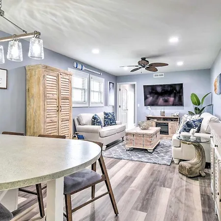 North Myrtle Beach Condo - Walk To Beaches!